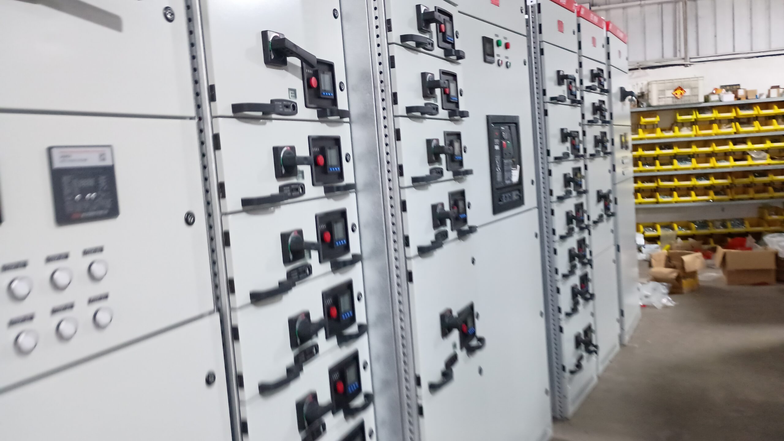 Low-voltage switchgear cabinets on the Peaceocean production line